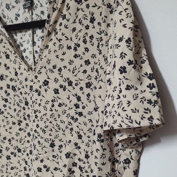 SHEIN Cream Relaxed V-Neck Blouse with Floral Print - Picture 2 of 5